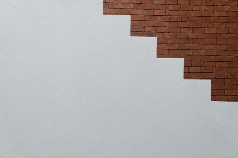 white concrete stairs 800x533 - The Timeless Appeal of Metallic Epoxy Floor Finishes