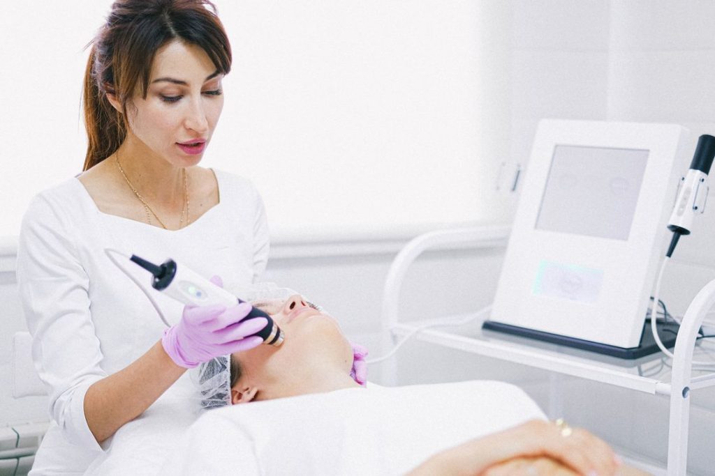 Brisbane clinics named among 2026 Clinic Awards finalists as industry standards rise Aesthetician providing a laser facial treatment 1024x683 - Brisbane clinics named among 2026 Clinic Awards finalists as industry standards rise
